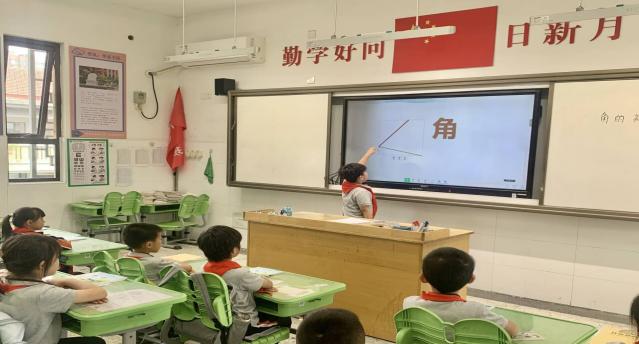 【湖畔·童化课堂】初识角之妙——数学校本研修之课例研讨（261）_html_m46ae4d9a.jpg