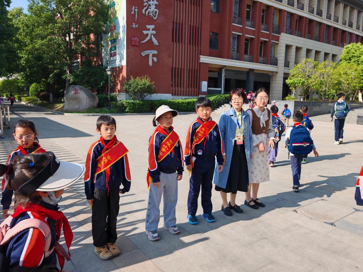 【湖畔·协同育人】督学护航，平安校园-南京市金陵小学（仙林湖校区）5月专项督导_html_m6756aeab.jpg