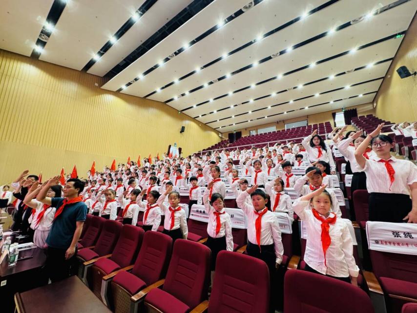 【湖畔·红领巾】“红领巾爱祖国，争做新时代好队员”主题队日暨2024级分批入队仪式_html_m32dbfdec.jpg