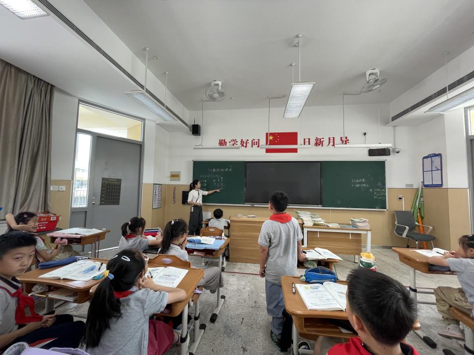 【湖畔·童化课堂】引生活点滴悟小数精髓，聚多维策略拓思维边界——数学校本研修之课例研讨（265）_html_m583c628f.jpg