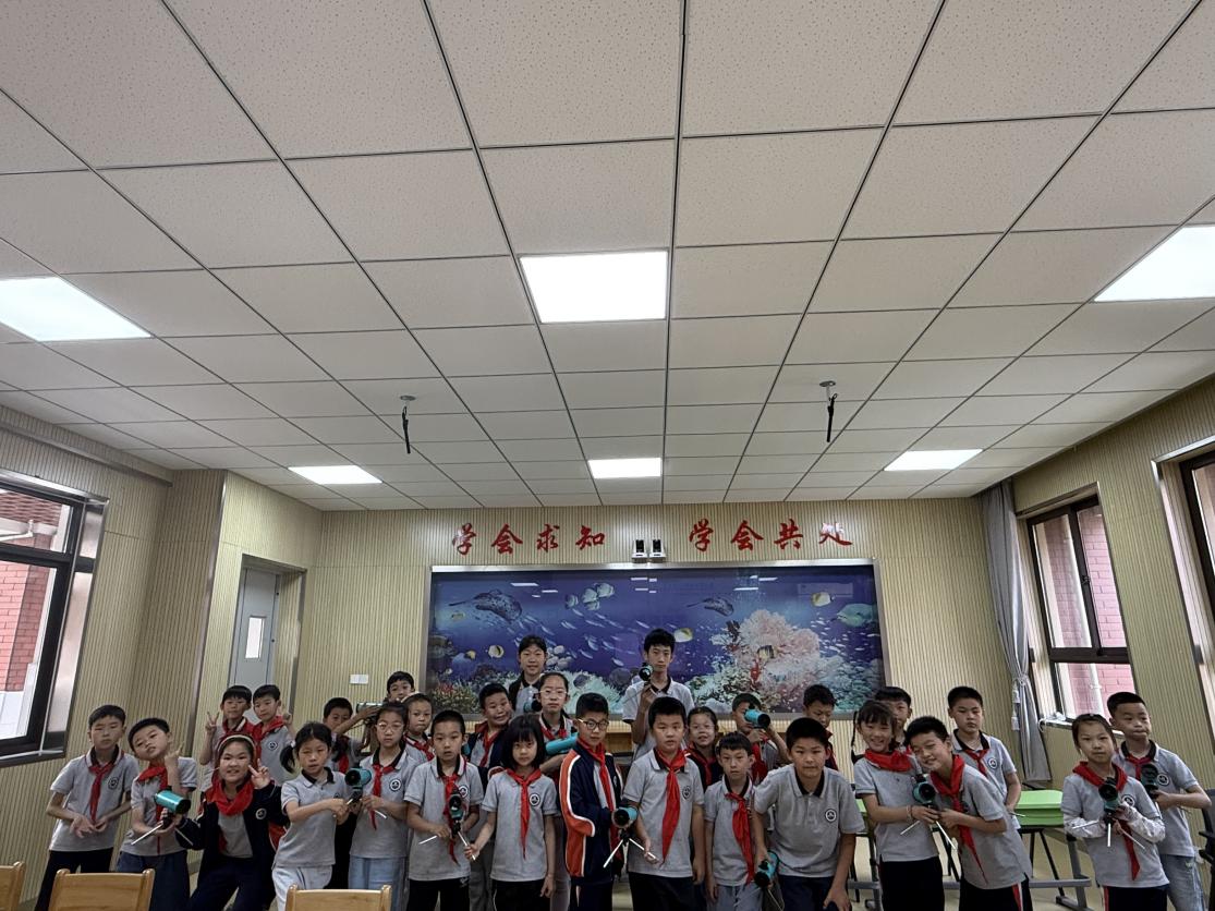 【湖畔·学生活动】仰望星空，探索宇宙奥秘——我校成功举办牛顿小精灵望远镜组装实践活动_html_m3c315405.jpg