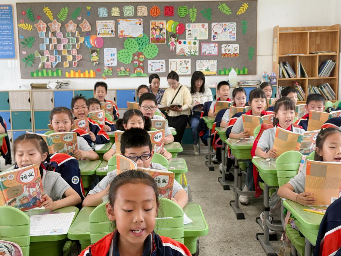 【湖畔·童化课堂】童心探语文，妙趣启新思——记金陵小学（仙林湖校区）二年级语文组教研活动_html_29bab4ed.jpg