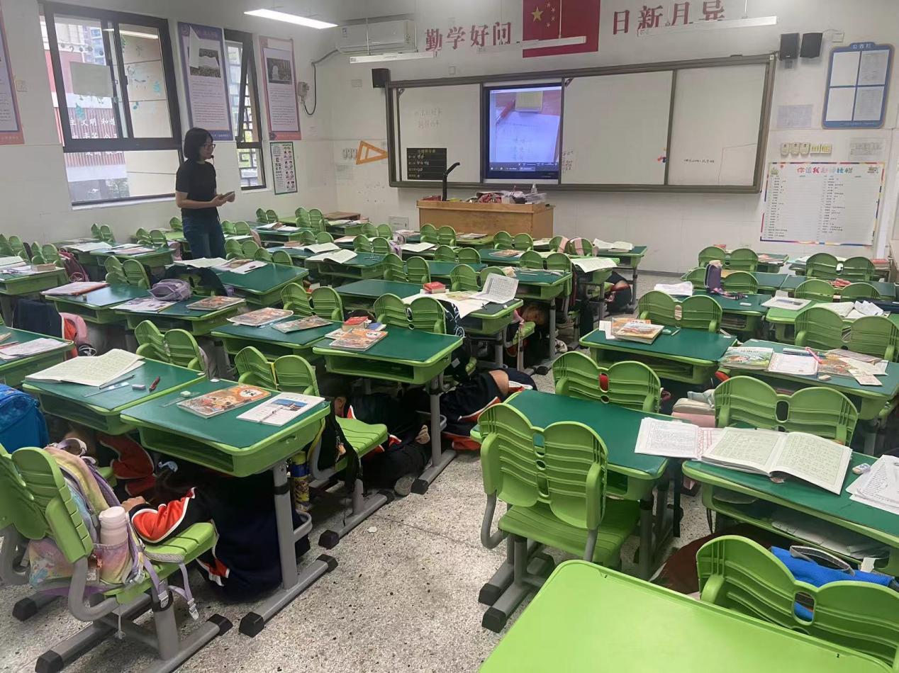 防震减灾演练_html_m7fc48c0f.jpg