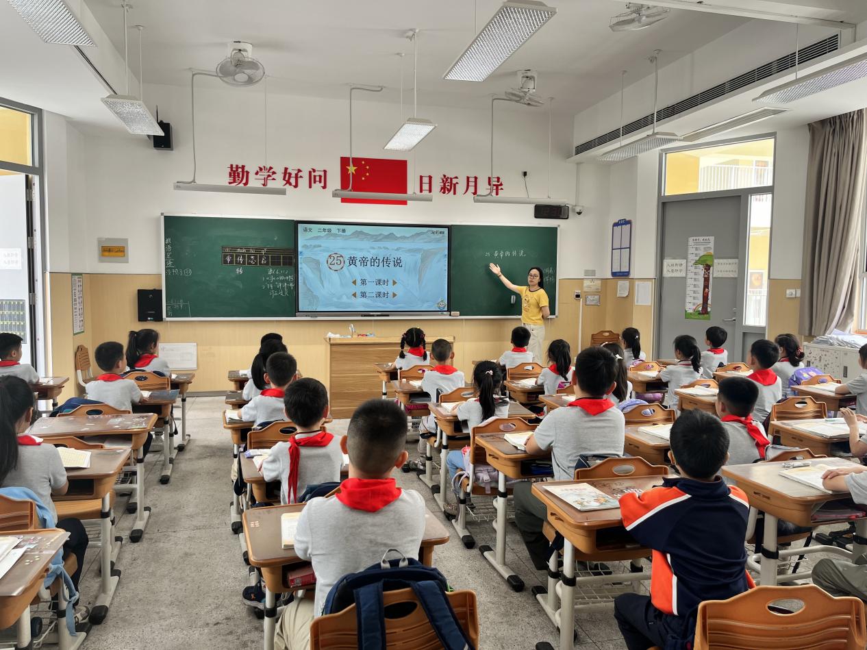 【湖畔·童化课堂】感受神话魅力，弘扬传统神奇——记金陵小学（仙林湖校区）二年级语文组教研活动_html_m73415ab8.jpg