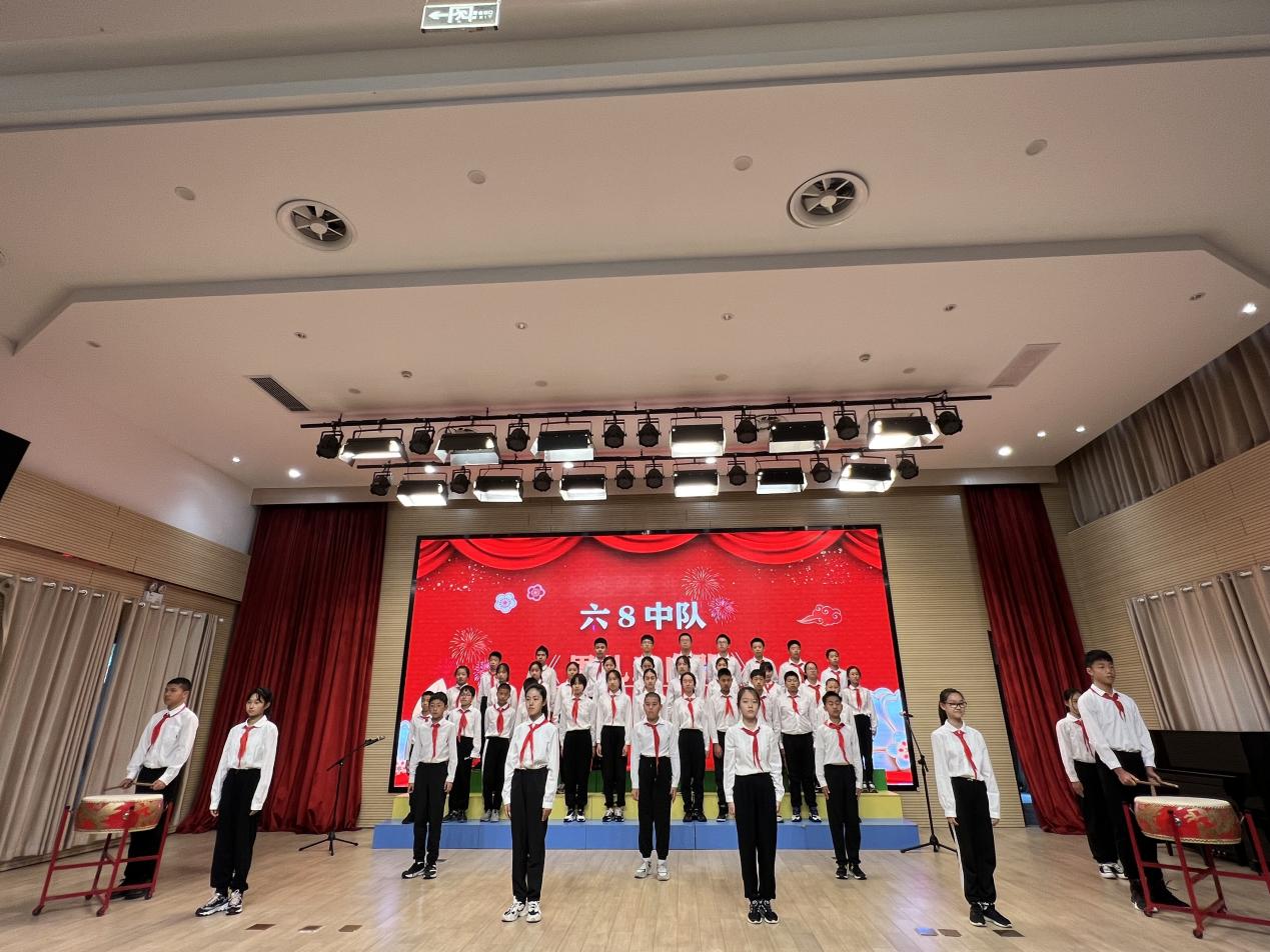 【湖畔光影】喜迎二十大 红歌献给党——六年级红歌合唱比赛_html_52c9f1a1.jpg