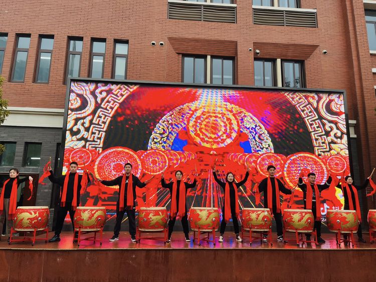 【湖畔·三博论坛】这样·爱你·刚刚好——记金陵小学（仙林湖校区)一年级春季学期开学典礼_html_m75a419ca.jpg