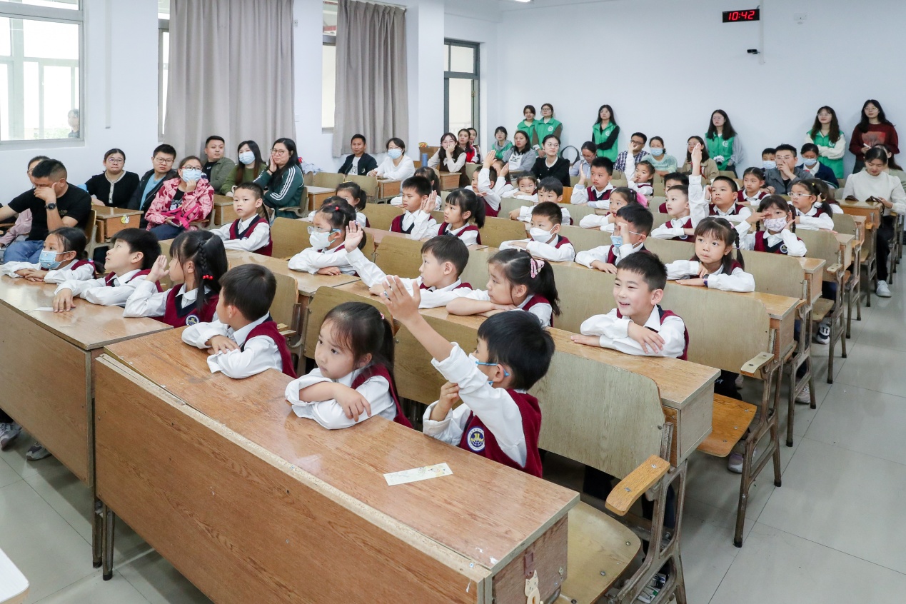【湖畔·红领巾】红领巾寻访伟大成就（五十四）——走进生命科学，探索自然奥秘2023级5班寻访纪实_html_m5210b5ad.jpg