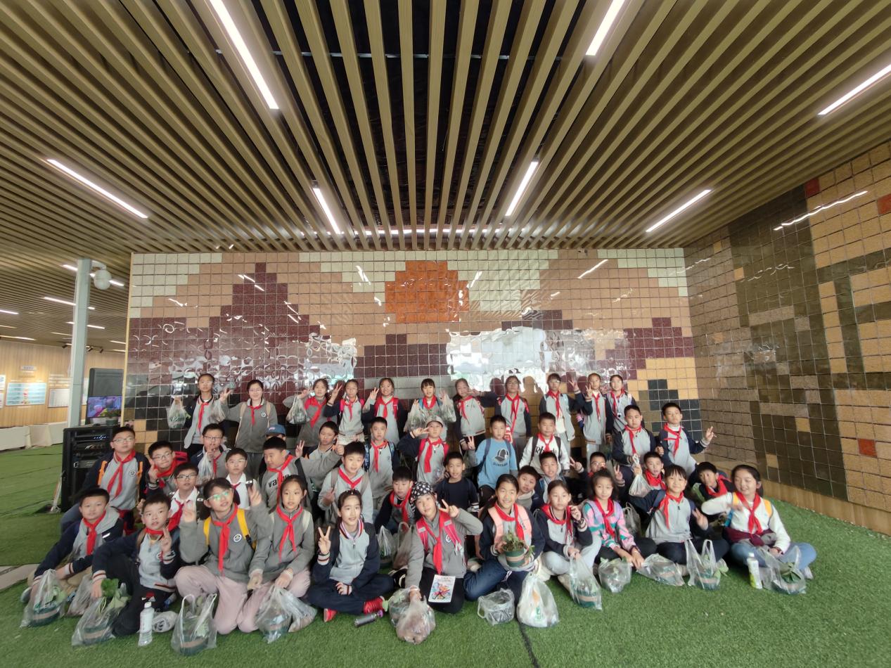 【湖畔·学生活动】探秘农场 劳动“趣”秋游——金陵小学（仙林湖校区）五年级秋季综合实践活动_html_1a61512.jpg