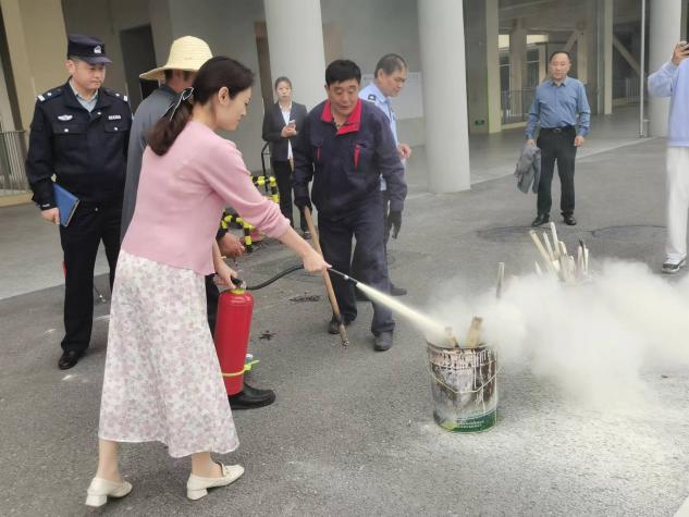 【湖畔·共佑安全】防范未燃、安全同行————校园消防逃生应急演练_html_m704d19ec.jpg