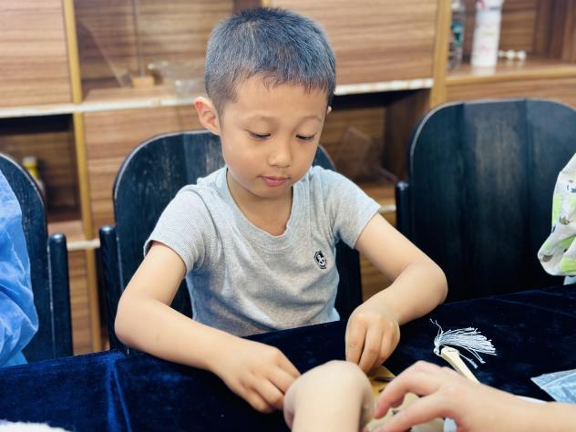 【湖畔·学生活动】体验非遗技艺，传承传统文化_html_46c276a1.jpg