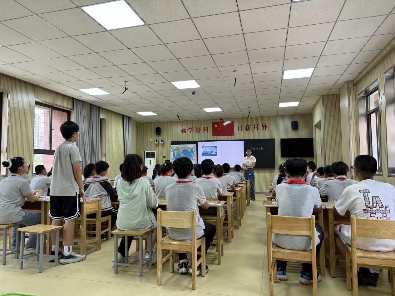 【湖畔·童化课堂】三折页策略引领学生叩开生命探究之门--科学教学校本研修（5）_html_m6d57c65f.jpg