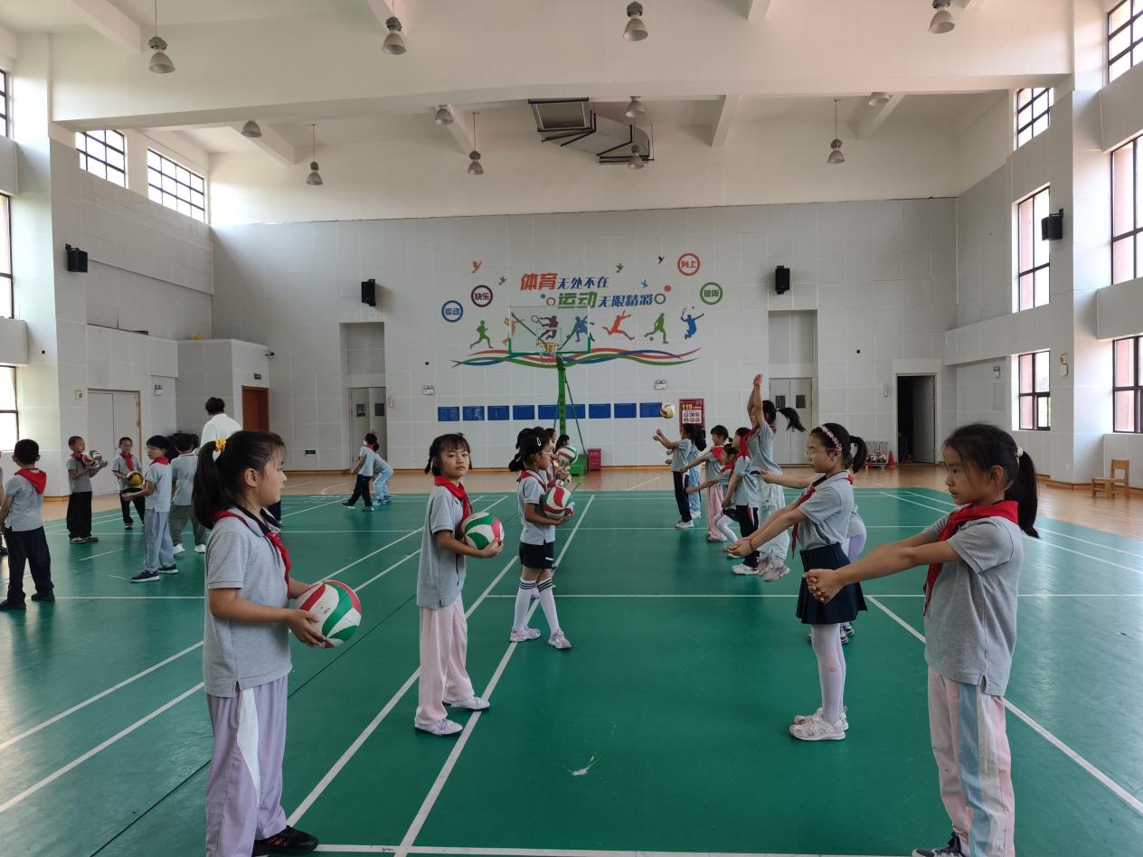 【湖畔·童化课堂】展体育课堂风采，以研促教共成长——体育校本研修之课例探讨（20）_html_m74360d75.jpg