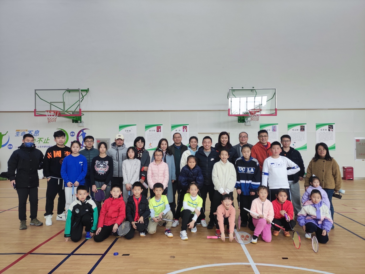 【博学广志】以球会友，“羽”你同行——记羽毛球校际交流赛_html_m71c024a8.jpg