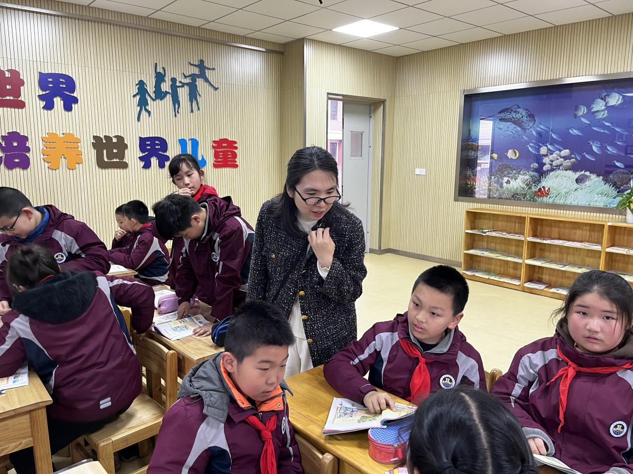 【湖畔·童化课堂】以故事教学，促学科育人——英语校本研修之课例研讨_html_m29e00c20.jpg