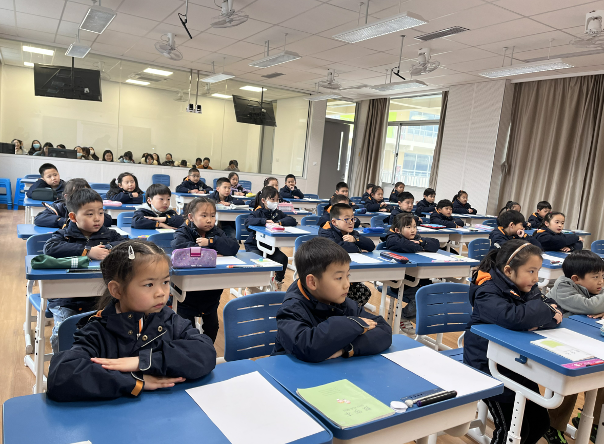 【湖畔•童化课堂】发现规律、利用规律——数学故事汇之课例研讨（133）_html_m551de6c.png