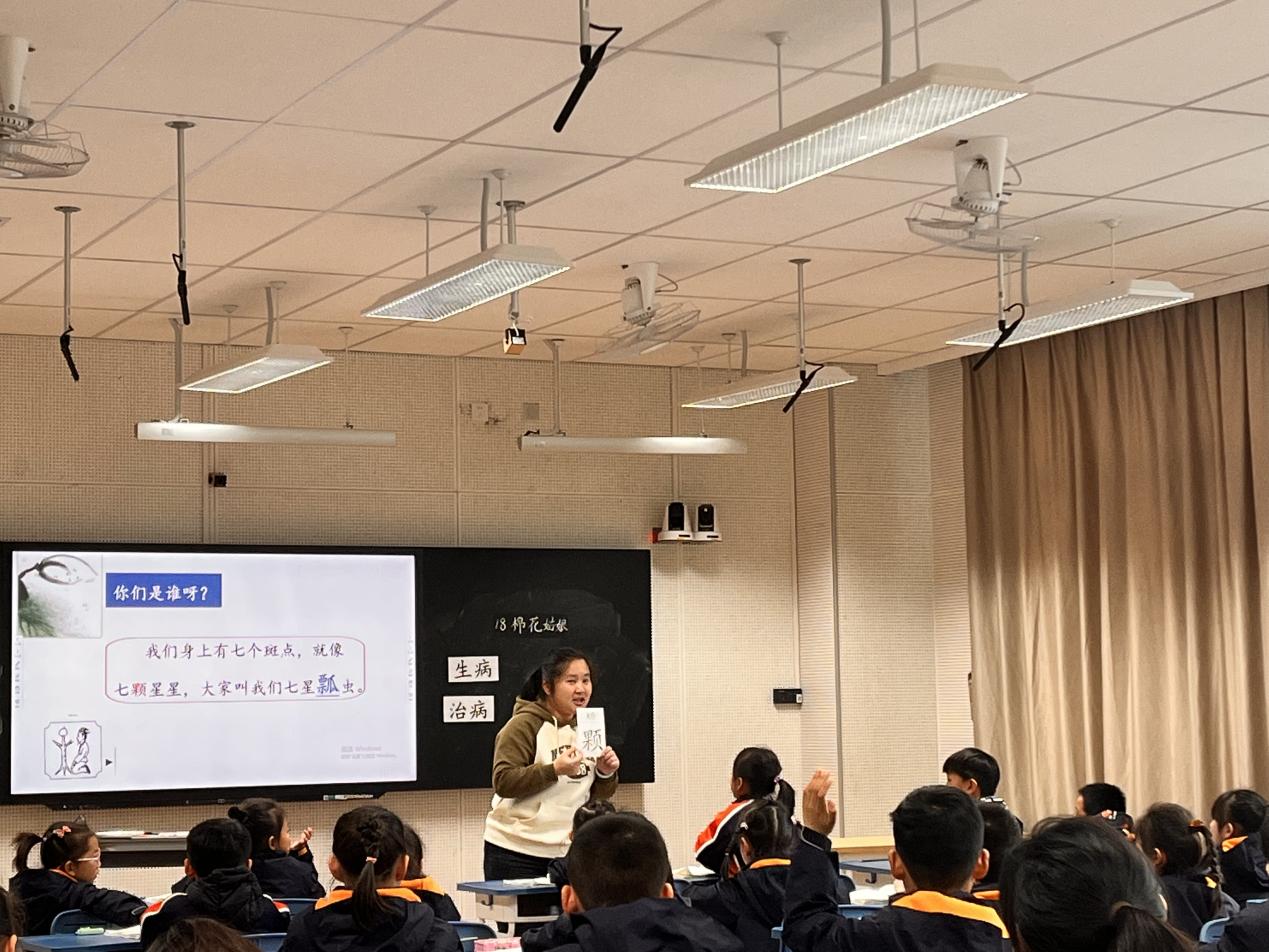 【湖畔·童化课堂】教研促发展 课堂展风采——记金陵小学（仙林湖校区）语文大组教研_html_68f02a3e.jpg