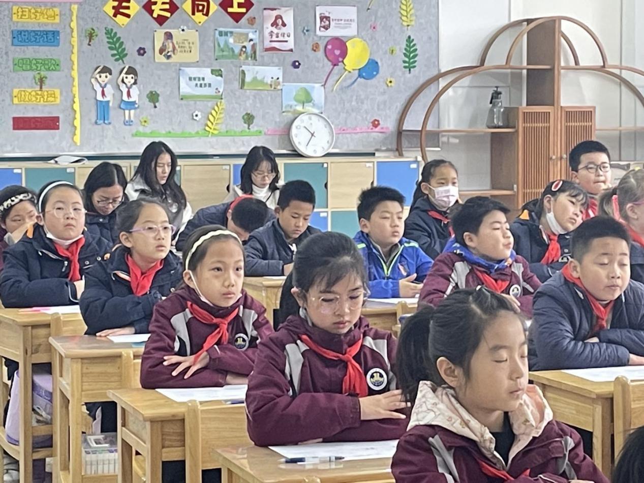 【博学广志】尊重主体思维，深化分数理解——金陵小学广志路校区数学组基于儿童立场的理学单教学实践研_html_m4c90553a.jpg