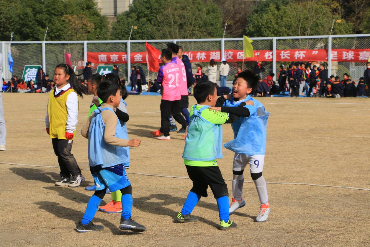 【湖畔·学生活动】热烈祝贺南京市金陵小学（仙林湖校区）“校长杯”足球联赛暨闭幕式圆满落幕_html_m2bb009d6.jpg