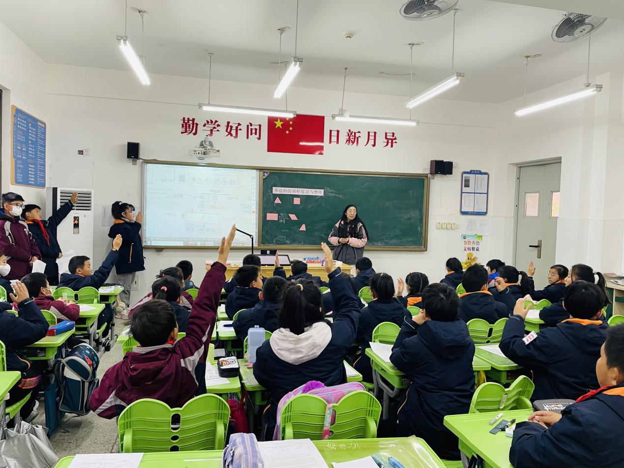 【湖畔·科研引领】课题研究进课堂 研教融合促提升——记金陵小学（仙林湖校区）2023-2024第一学期课题进课堂活动_html_mc193502.jpg