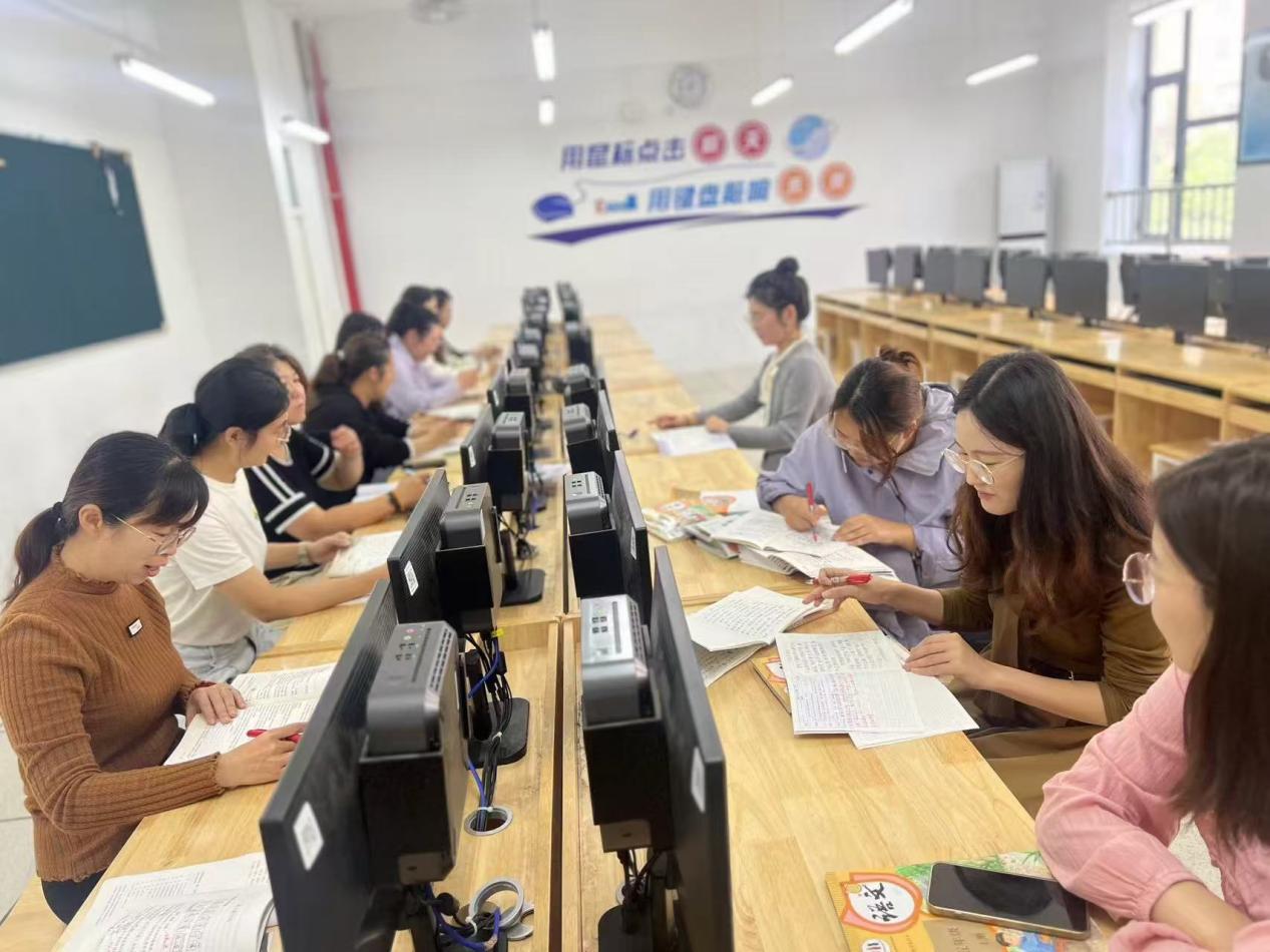 【博学广志】深深诗文意，浓浓爱国情——金陵小学广志路校区语文组集体备课活动_html_1df02646.jpg