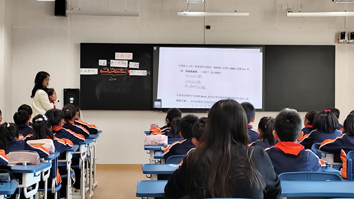 【湖畔·童化课堂】关注“数形结合”，落实“模型意识”——数学故事汇之课例研讨（149）_html_564f0ca6.jpg