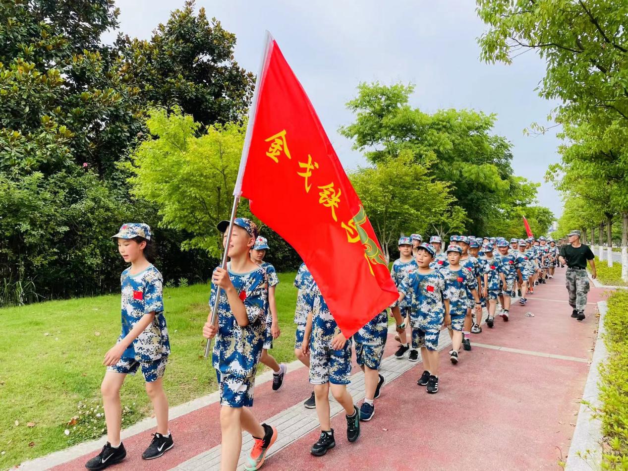 【湖畔光影】挥洒汗水  不负青春 ——2017年学生国防教育夏令营（二）_html_73af30b5.jpg