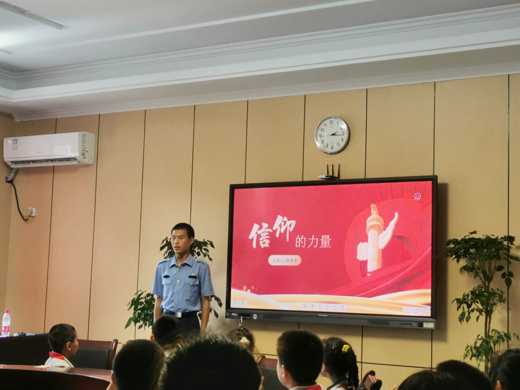 【湖畔光影】大手牵小手，永远跟党走——大中小学生共讲雨花英烈故事_html_m34c181ad.png