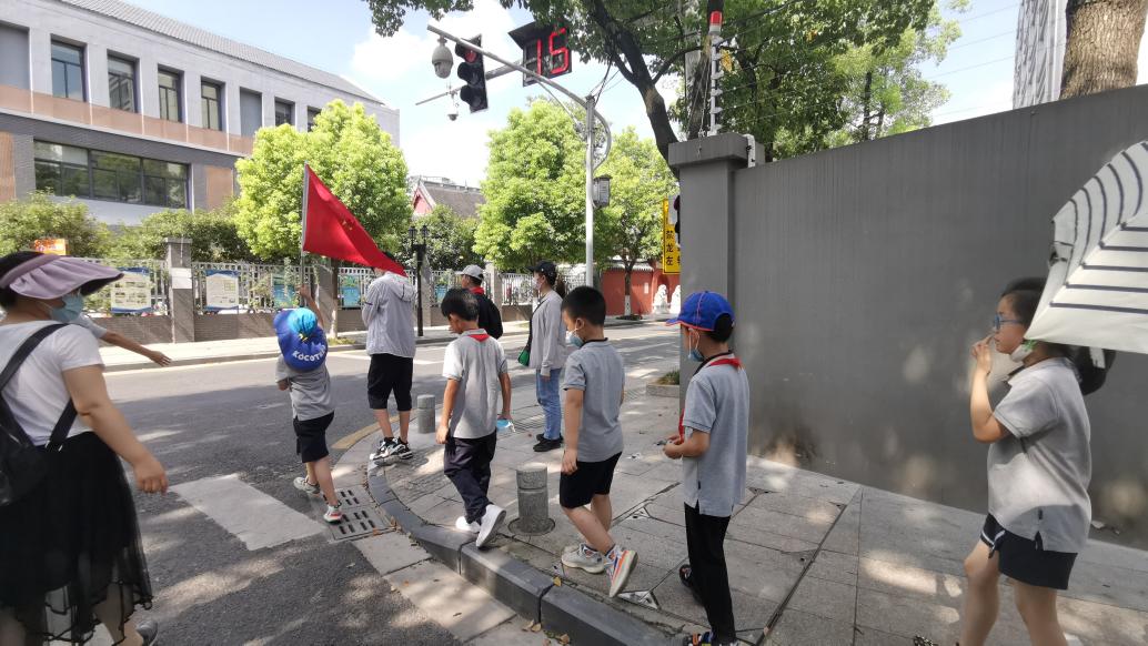 【红领巾寻访】星火燎原少年行 红色基因代代传  —金陵小学广志路校区一6中队寻访活动_html_1e78b9c1.jpg
