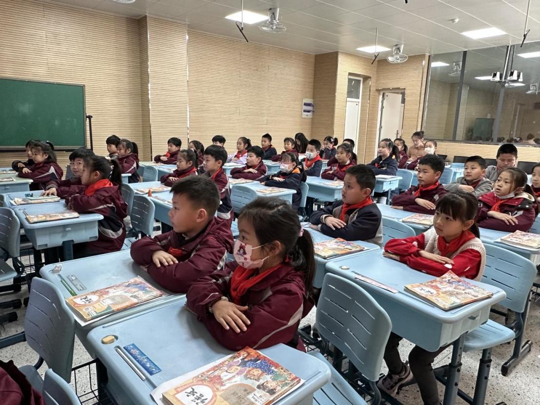 【博学广志】探索宇宙趣事  遨游多彩太空——金陵小学广志路校区语文组校本教研活动_html_78739e06.jpg