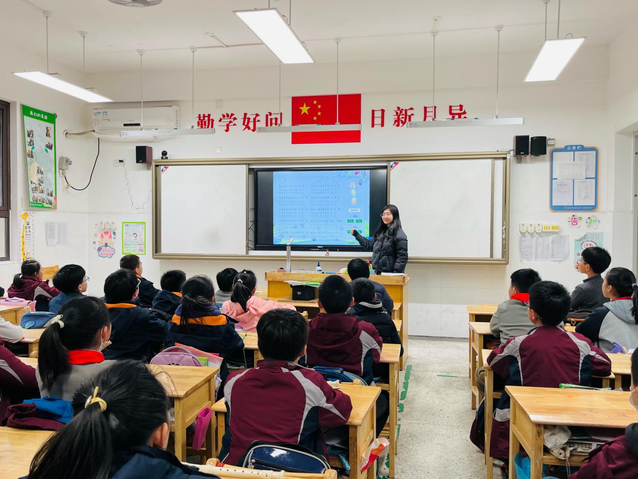 【湖畔·童化课堂】“音”生而研，“乐”享成长——音乐校本研修之课例研讨_html_m5d490484.jpg