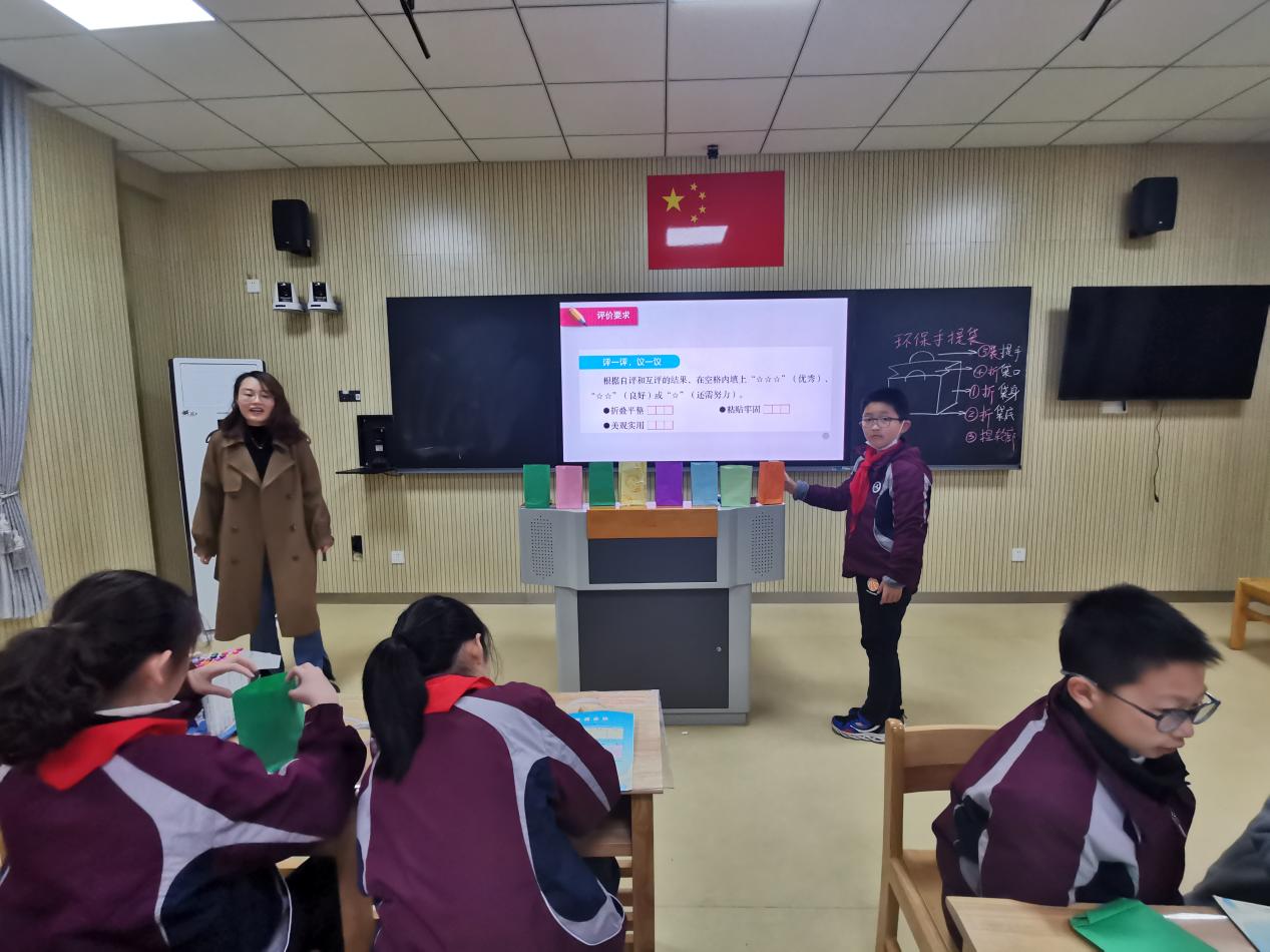 【湖畔·童化课堂】巧手课堂赋能成长 同课异构展师生风采——金陵小学（仙林湖校区）劳动主题赛课活动_html_m6f750477.jpg