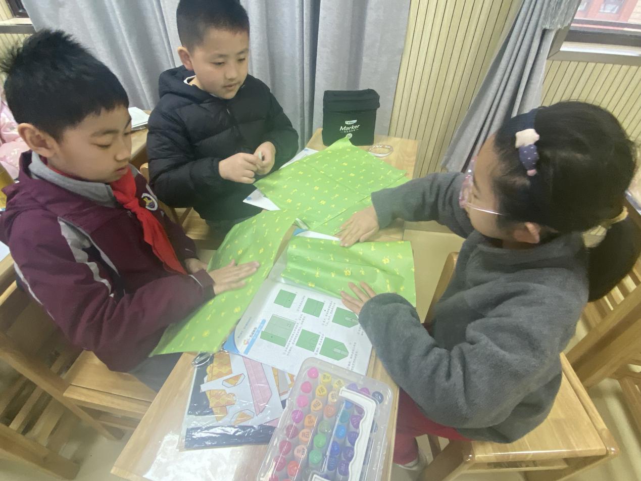 【湖畔·童化课堂】巧手课堂赋能成长 同课异构展师生风采——金陵小学（仙林湖校区）劳动主题赛课活动_html_m656e2762.jpg
