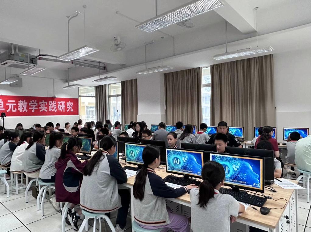 【湖畔·童化课堂】以问题链为导向的大单元教学实践研究——记栖霞区第四周小学信息科技主题课例研修活动_html_m5ecaa4d5.jpg