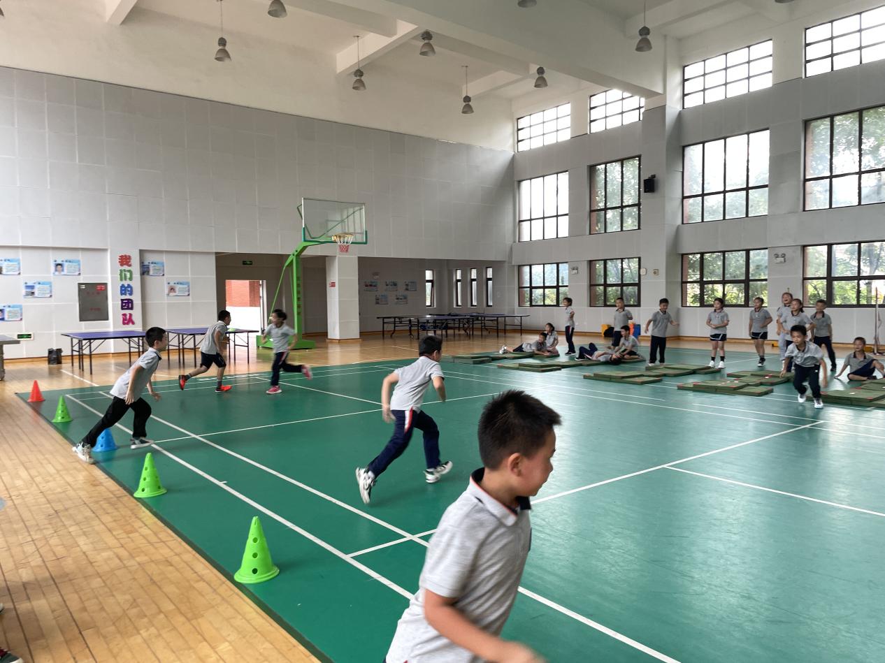 【湖畔·童化课堂】展体育课堂风采，以研促教共成长——体育校本研修之课例探讨_html_m1e4464e0.jpg