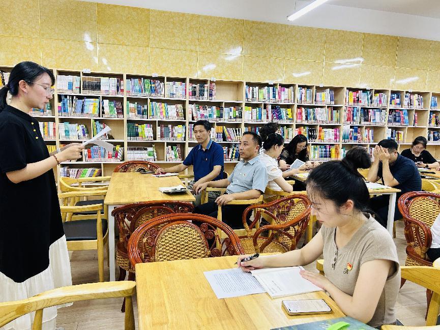 【湖畔·先锋示范】（主题党日）深学争优 敢为争先 实干争效——金陵小学仙林湖校区党支部“学条例办_html_m316d88f4.jpg