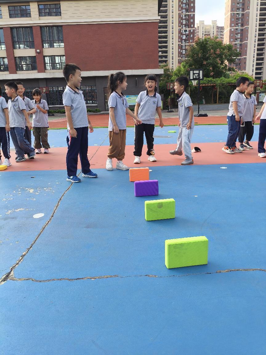 【湖畔·童化课堂】展体育课堂风采，以研促教共成长——体育校本研修之课例探讨_html_m6d02842b.jpg