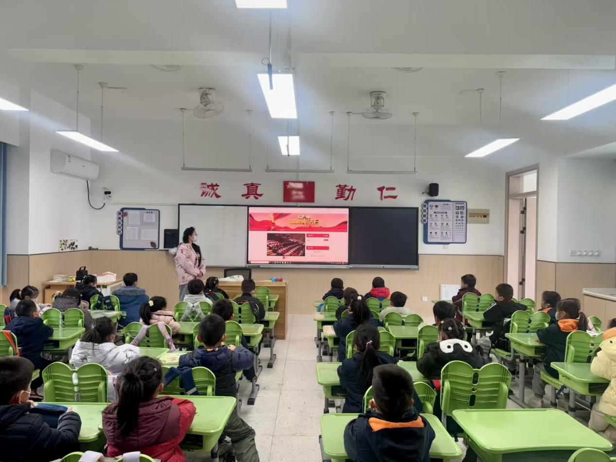 【湖畔·学生活动】学讲创融践宪法 知行合一育新人——金陵小学仙林湖校区宪法活动周掠影_html_m24403266.jpg