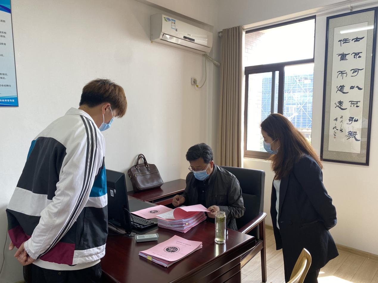 【湖畔光影】责任督学进校园，精准指导保复学——金陵小学（仙林湖校区）迎接复学专项督导_html_m78ef6cfb.jpg