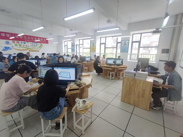 [博学广志]聚焦信息科技，赋能教师发展_html_m66f73659.jpg