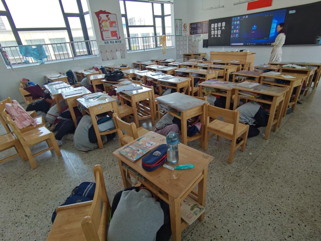 【博学广志】应急有方 遇险不慌——金陵小学广志路校区开展512防灾减灾应急疏散演练活动_html_1cf84a58.jpg