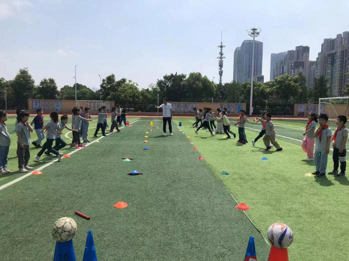 【博学广志】展风采 促成长——金陵小学广志路校区体育组新教师课堂展示课_html_65693302.jpg
