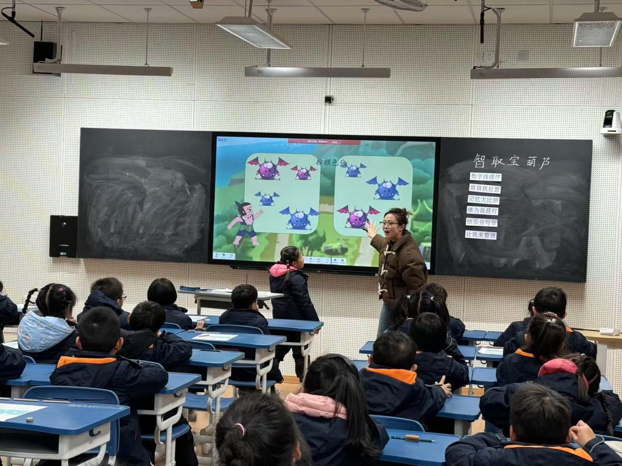 【湖畔·童化课堂】关注“数学故事化”，落实“寓教于乐”——数学故事汇之课例研讨（150）_html_mefee418.jpg