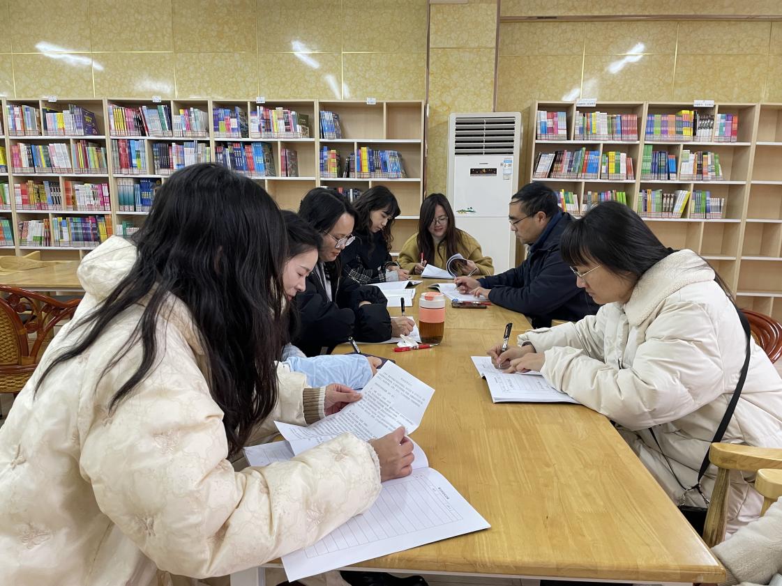 【湖畔·德育研习】以德育人，赋能成长——南京市金陵小学（仙林湖校区）六年级班主任工作会议_html_31001b06.jpg