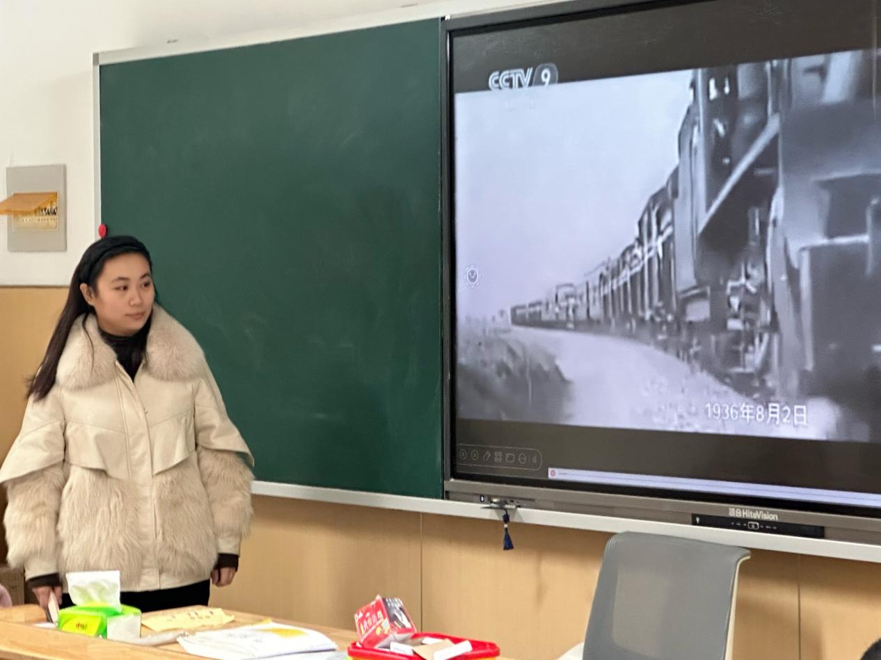 【湖畔·童化课堂】“教”学路漫漫 “研”途皆风景——记金陵小学（仙林湖校区）三年级语文组教研活动_html_e0167ac.jpg