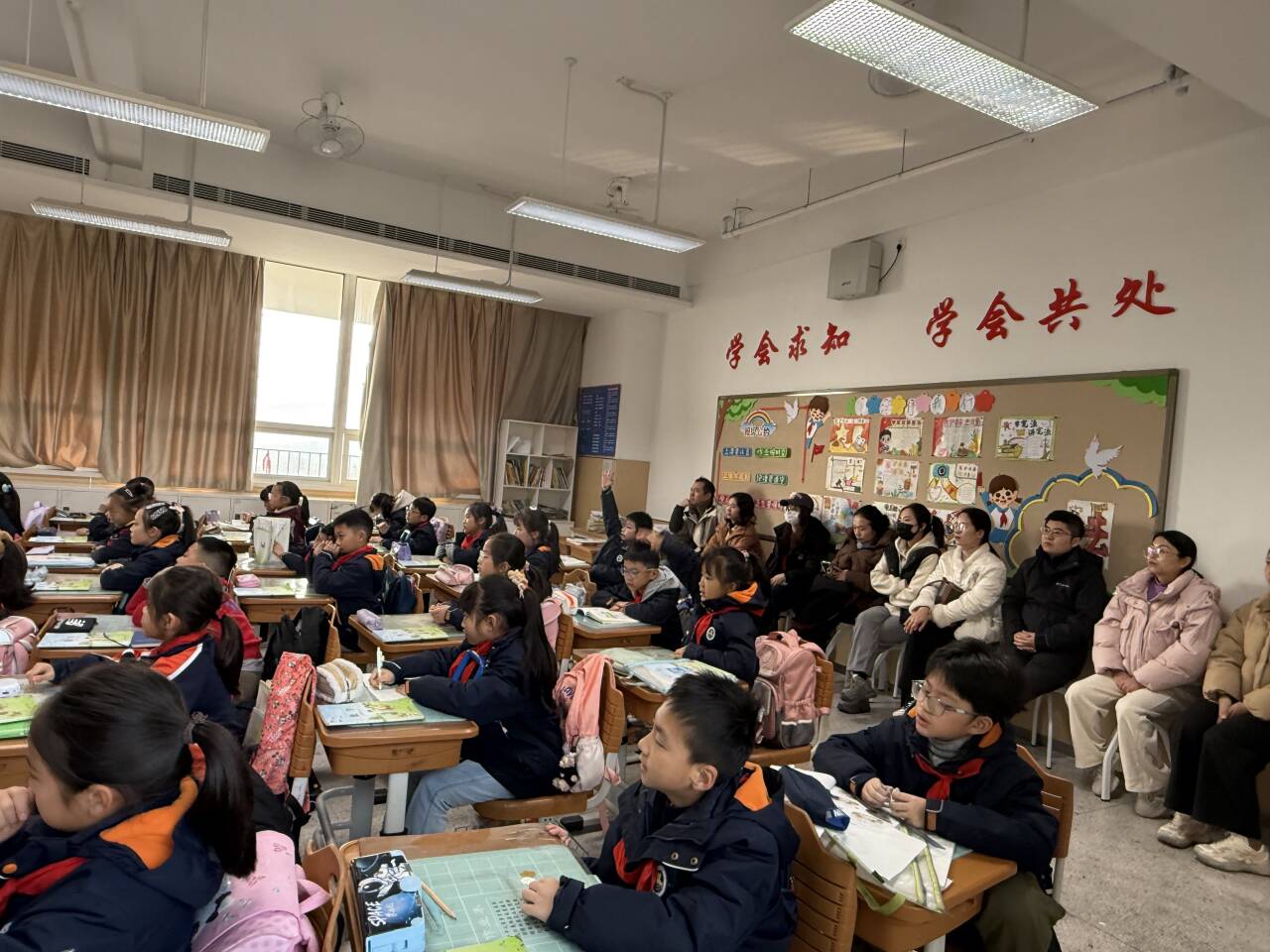【湖畔·家校共育】共筑教育桥梁，见证孩子成长——金陵小学（仙林湖校区）第五次“家长开放月”三年级篇_html_m344c89c8.jpg
