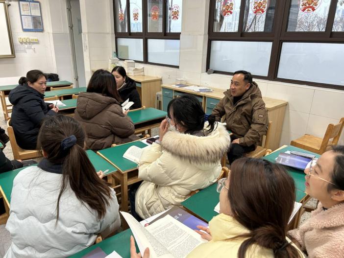 【湖畔·队伍建设】笃行致远 惟实励新——记数学组新学期校本研修_html_3be42b56.jpg