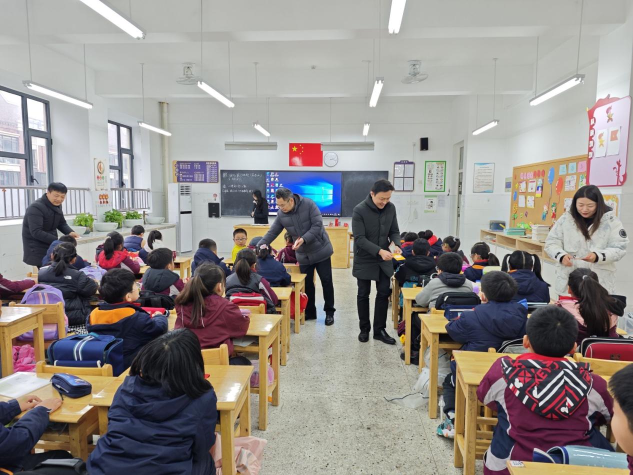 【博学广志】前程朤朤今胜昔 龙行龘龘新学期——记金陵小学广志路校区2023-2024学年第二学期开学典礼_html_1b42c97d.jpg