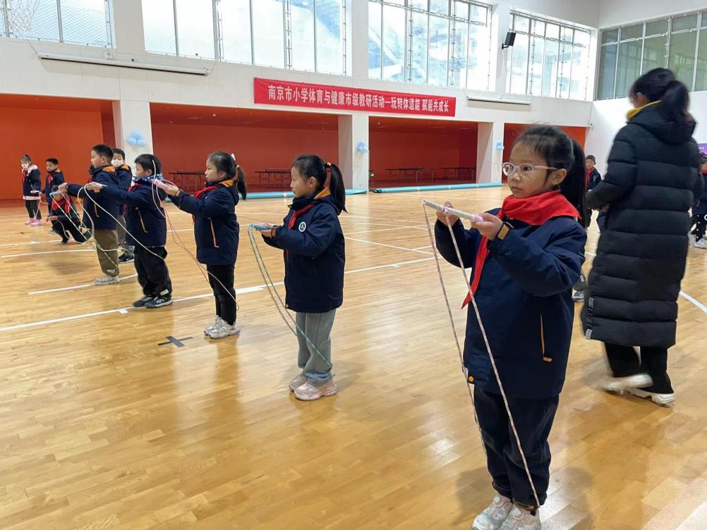 乐考无“纸”境，多元趣成长——“探寻成长足迹·逐梦星辰大海”金陵小学（仙林湖校区）二年级学科游园活动_html_4ea7ad9d.jpg