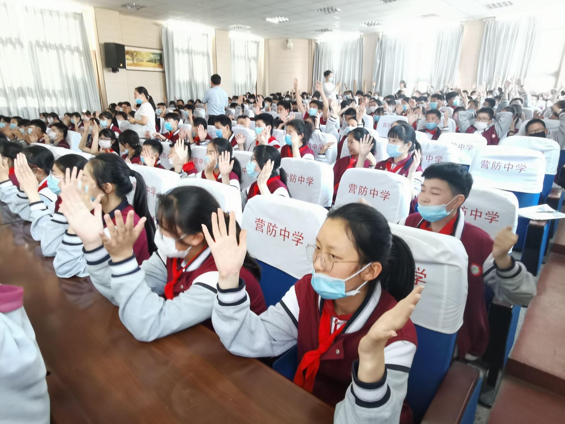 陶老师工作站栖霞分站志愿者进校园_html_m4b25a947.jpg