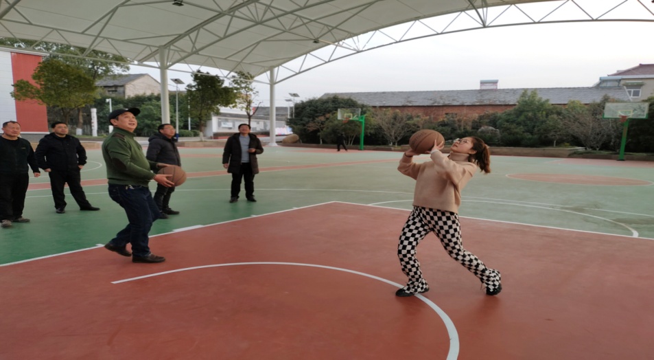 南京市营防中学教职工迎新趣味活动_html_maeab55e.jpg